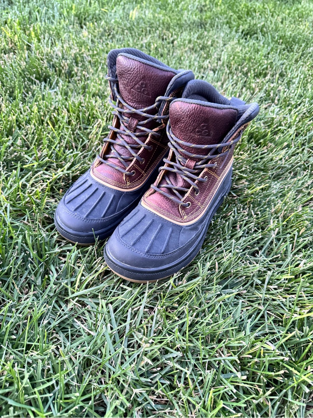 Nike ACG Woodside Winter Boots Brown Black Size 6Y